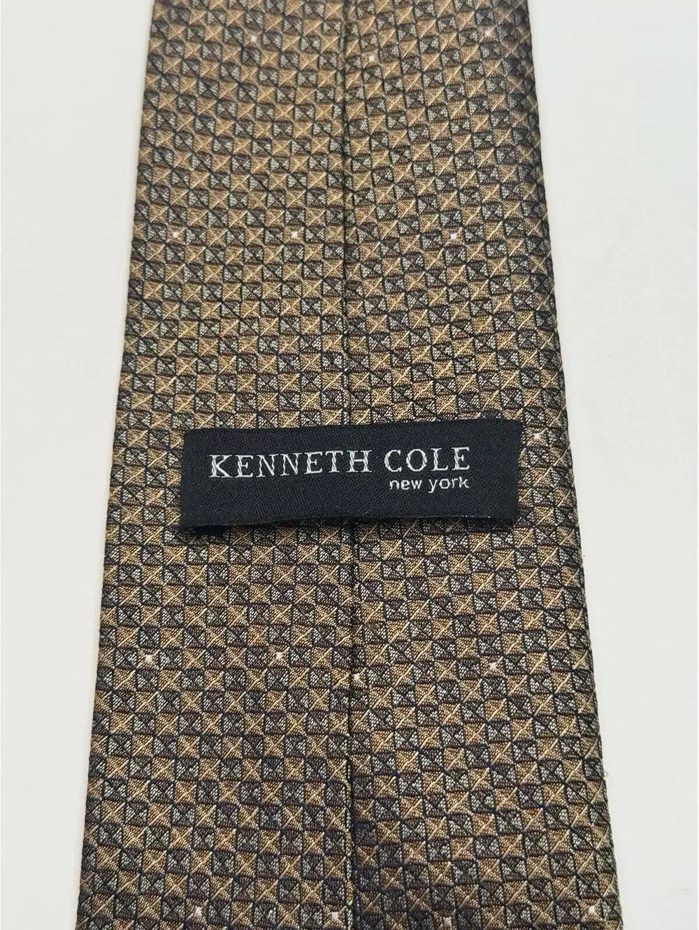 Kenneth Cole 100% Silk Wide Tie In Gold &‎ Black